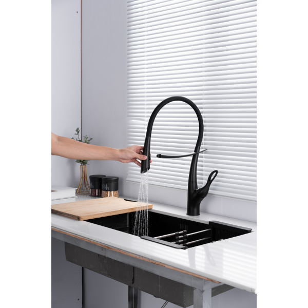 Черный смеситель для кухни с гибким изливом Nett SWB-52