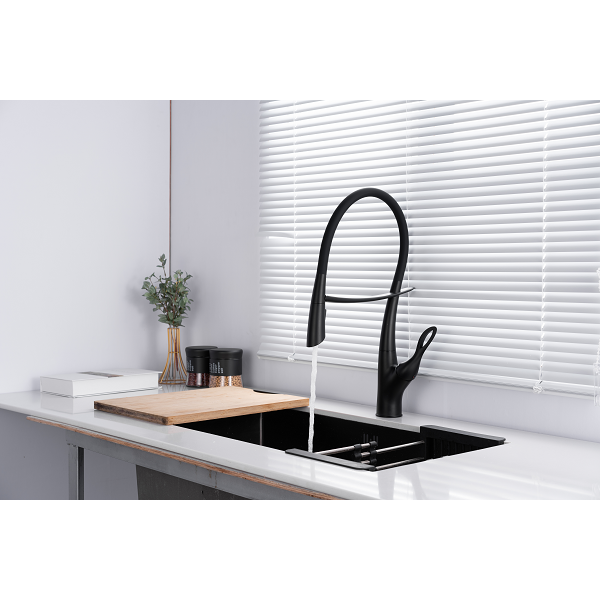 Черный смеситель для кухни с гибким изливом Nett SWB-52