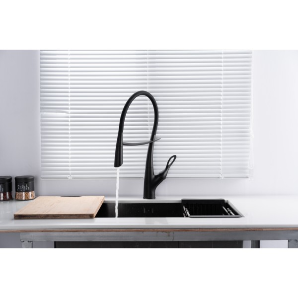 Черный смеситель для кухни с гибким изливом Nett SWB-52